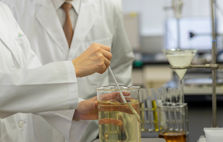 試作は何十回でも。観察から始まる研究