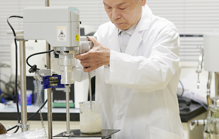 試作は何十回でも。観察から始まる研究